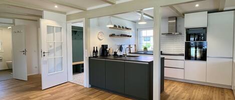 Réfrigérateur, micro-ondes, four, lave-vaisselle