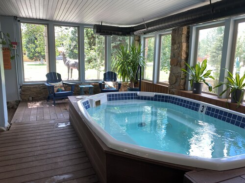 Romantic Mountain Getaway minutes to Breckenridge and on shuttle route