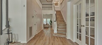 The Woodlands 4BR Executive Retreat - EV, Baby & Pet Friendly, Near Hospitals