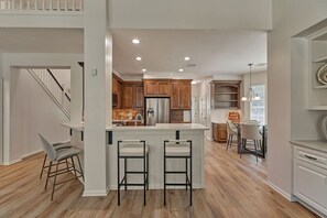 Fridge, microwave, oven, stovetop - New! 4BR/Easy Access to all Woodlands amenities (Spring)