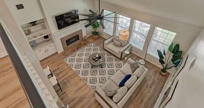 The Woodlands 4BR Executive Retreat - EV, Baby & Pet Friendly, Near Hospitals