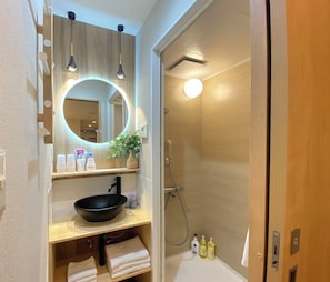 Dusche, Haartrockner, Bidet, Handtücher