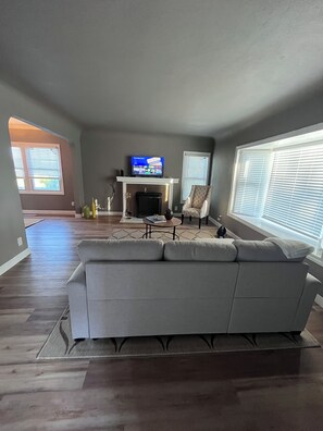 Smart TV, fireplace