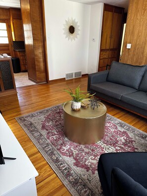 テレビ、書斎 / ワークスペース