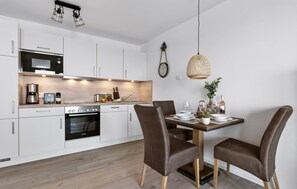 Fridge, microwave, oven, stovetop - Beach front apartment in Olpenitz (Olpenitz)