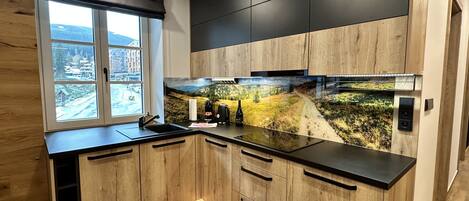 冷蔵庫、電子レンジ、オーブン、食器洗い機