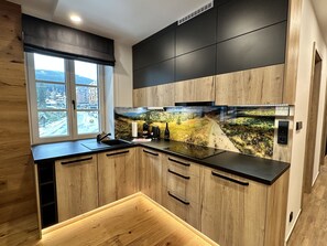 Réfrigérateur, micro-ondes, four, lave-vaisselle