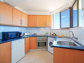 Kühlschrank, Mikrowelle, Ofen, Toaster