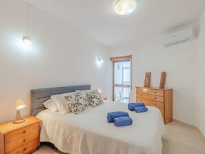 1 bedroom, desk, iron/ironing board, WiFi - Excellent seafront & seaview by Interhome (Armação de Pêra)