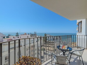 Outdoor dining - Excellent seafront & seaview by Interhome (Armação de Pêra)