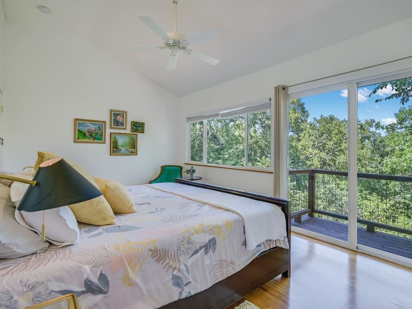 2 makuuhuonetta, silitysrauta/-lauta, ilmainen Wi-Fi, vuodevaatteet