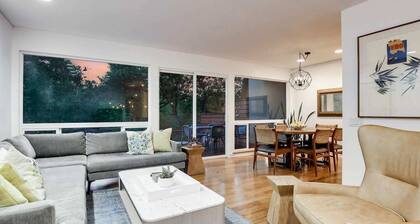Trendy Townhome in Travis Heights | Parking
