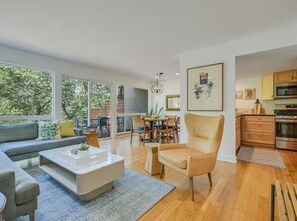 Smart TV - Trendy Townhome in Travis Heights ~ Parking (Austin)