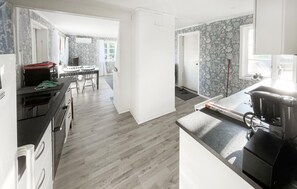 Fridge, oven, dishwasher, coffee/tea maker