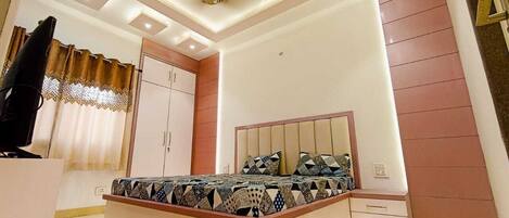 3 bedrooms, bed sheets