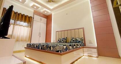 Terrific 3-bedroom villa in Vrindavan with AC