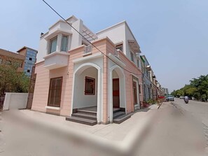 Exterior - Terrific 3-bedroom villa in Vrindavan with AC (Vrindavan)