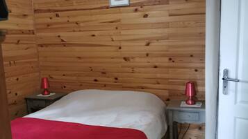 1 chambre, fer et planche à repasser, draps fournis