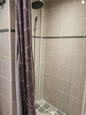 Dusche, Seife, Toilettenpapier