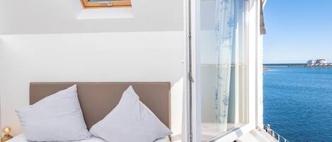 2 slaapkamers, een strijkplank/strijkijzer, reisbedje, gratis wifi