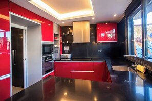 Kühlschrank, Mikrowelle, Ofen, Geschirrspüler