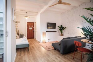 Unclassified image, 5 of 14, button