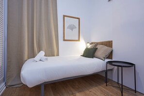 2 bedrooms, travel cot, free WiFi