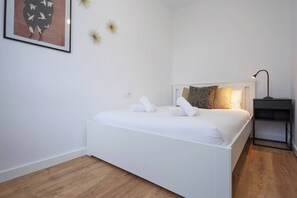 2 chambres, fer et planche à repasser, lit parapluie, accès Internet