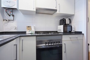 Fridge, microwave, oven, coffee/tea maker - 61PAR1014- Magnifico piso decorado en Paralel (Barcelona)