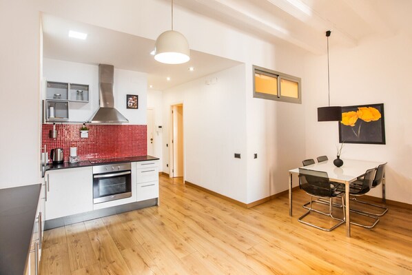 Fridge, microwave, oven, coffee/tea maker