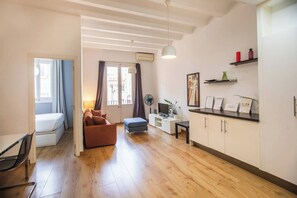 2 habitaciones, tabla de planchar con plancha, wifi y ropa de cama 