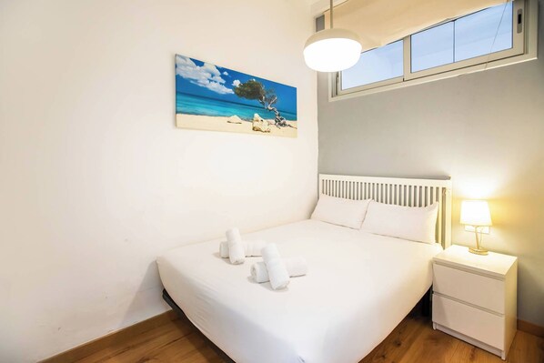 2 bedrooms, iron/ironing board, WiFi, bed sheets