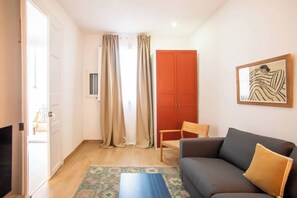 Unclassified image, 3 of 22, button