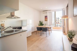 Unclassified image, 4 of 22, button