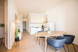 Unclassified image, 2 of 22, button