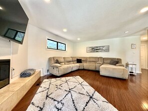 電視、壁爐、足球機、乒乓球設施