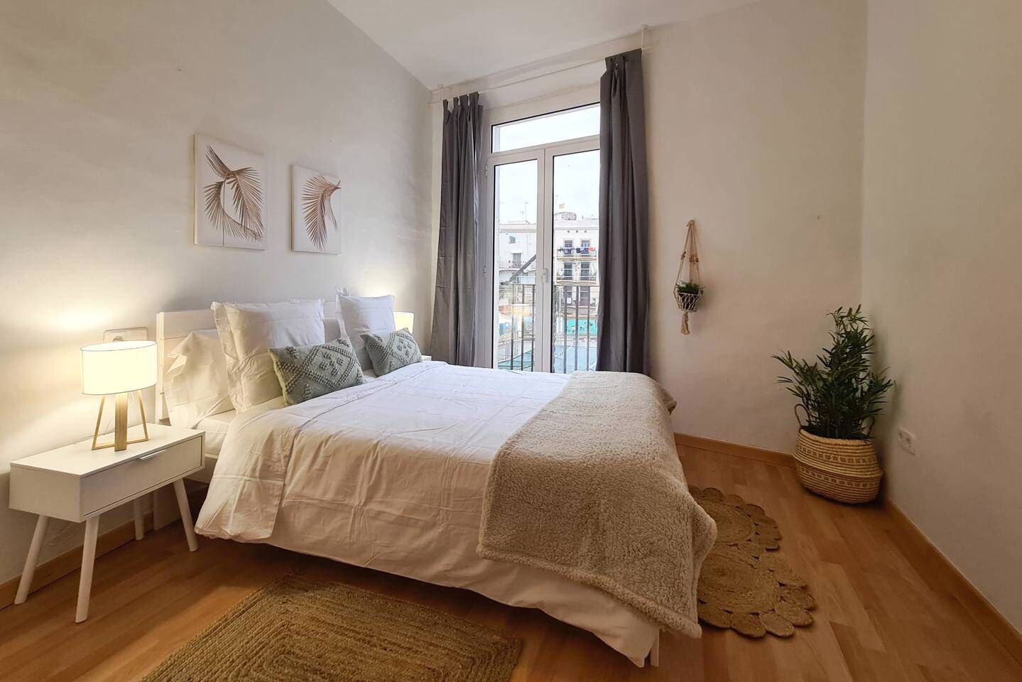 4 habitaciones, tabla de planchar con plancha, internet y ropa de cama 