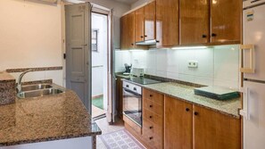 Fridge, microwave, oven, coffee/tea maker