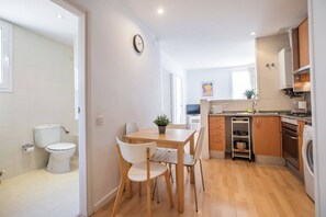 Refrigerador, microondas, horno y lavavajillas 