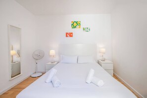 2 habitaciones, tabla de planchar con plancha, cuna de viaje y wifi 