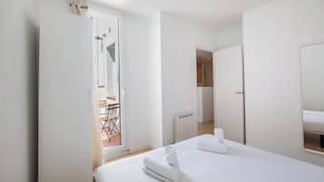 3 slaapkamers, een strijkplank/strijkijzer, reisbedje, wifi