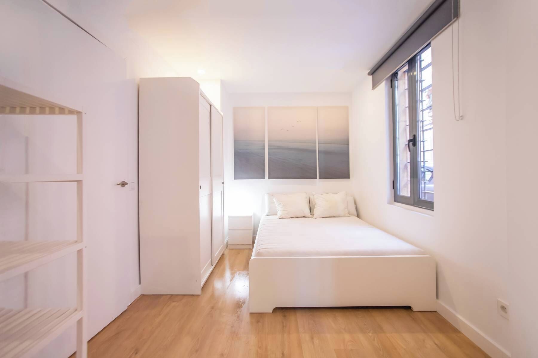 1 dormitorio, tabla de planchar con plancha, cuna de viaje y Internet