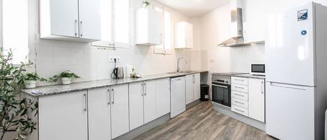 冰箱、微波炉、烤箱、洗碗机