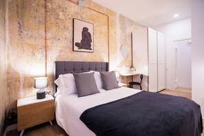 4 bedrooms, iron/ironing board, internet, bed sheets - 12Ara1093- New & Spacious 3BR in the Gothic (Barcelona)