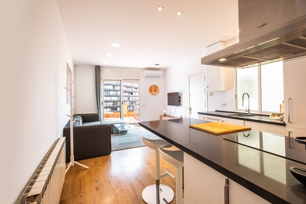 Fridge, microwave, oven, dishwasher