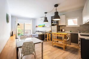 Unclassified image, 5 of 39, button