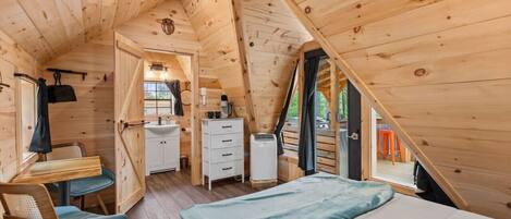 1 bedroom, bed sheets