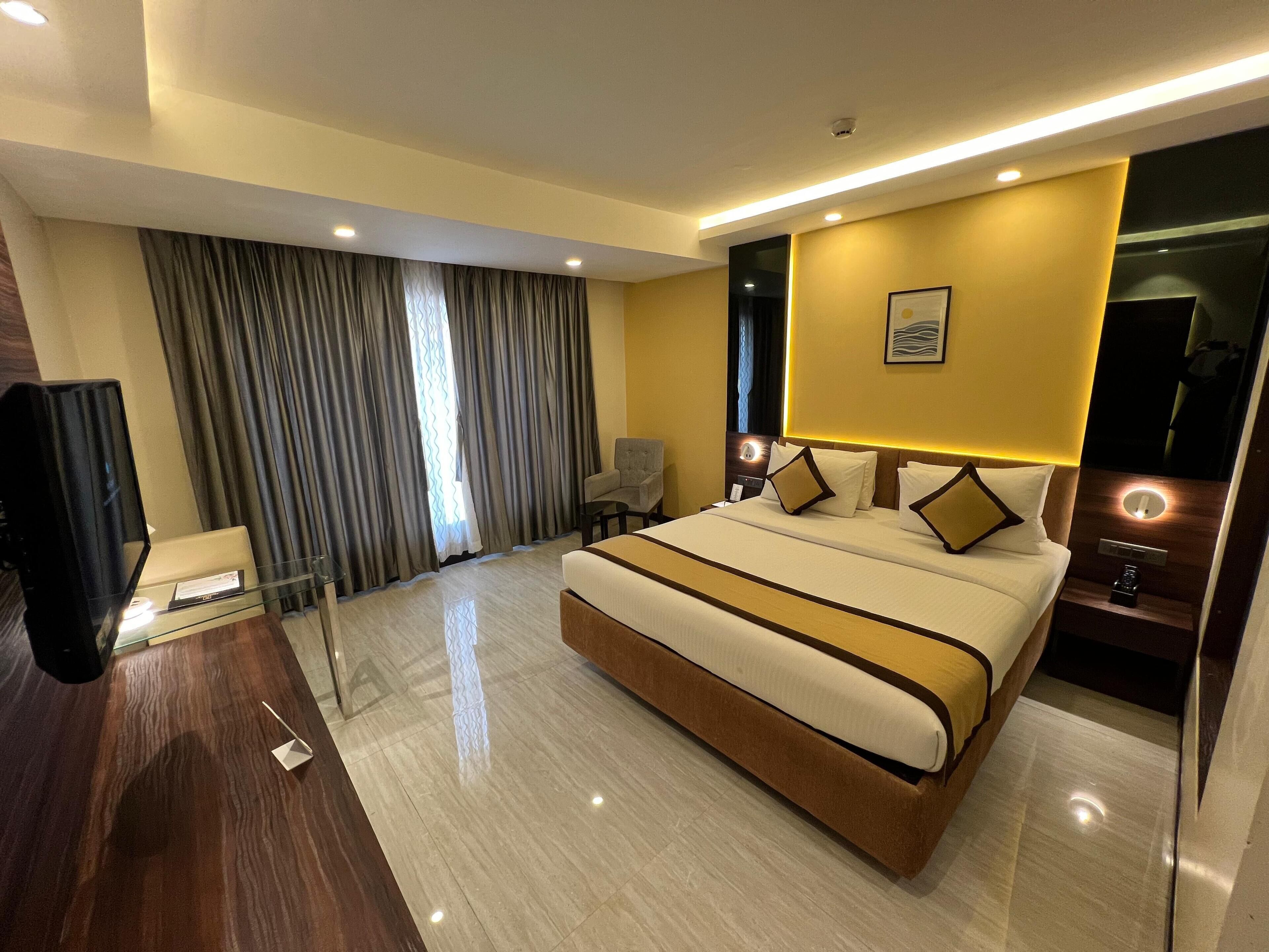 Superior Double or Twin Room, City View | In-room safe, soundproofing, iron/ironing board, free WiFi