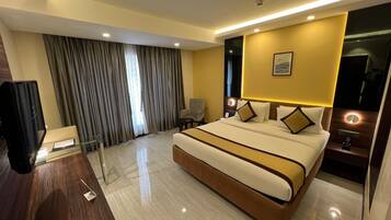 Quarto casal ou duplo básico, vista para a cidade | 1 quarto, cofres nos quartos, quartos à prova de som