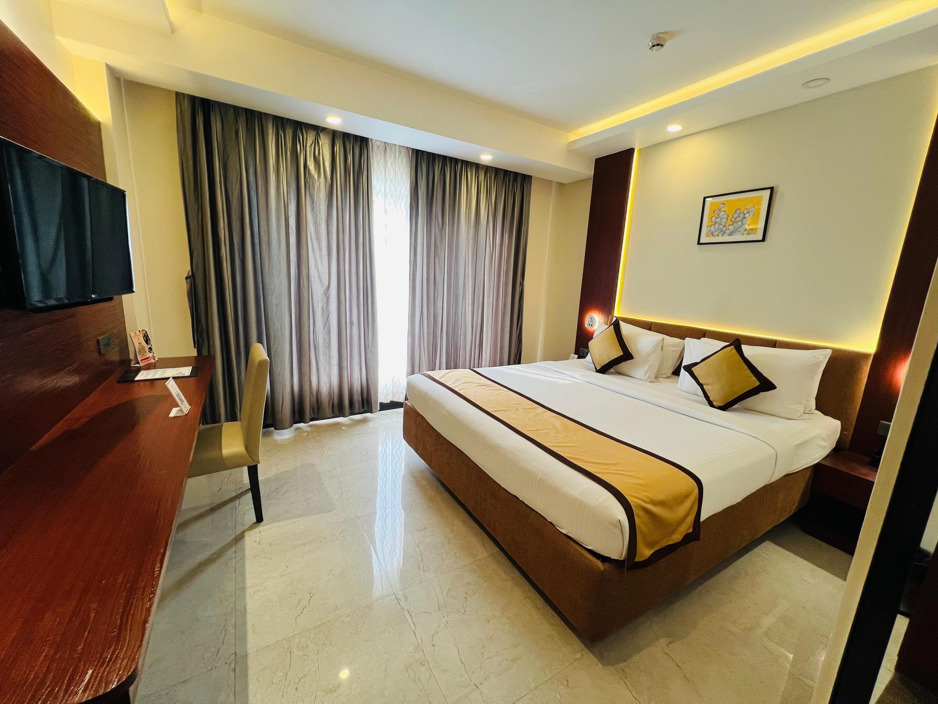 Superior Double or Twin Room, City View | In-room safe, soundproofing, iron/ironing board, free WiFi